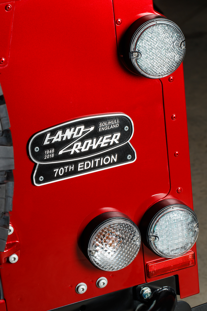 Illustration for article titled Land Rover Is Stuffing 400 HP V8s Into Vintage DefendersÂ